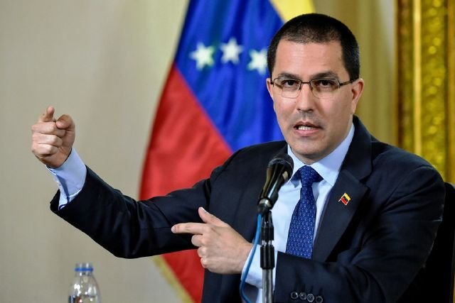 El Salvador ordenó expulsión de diplomáticos venezolanos.